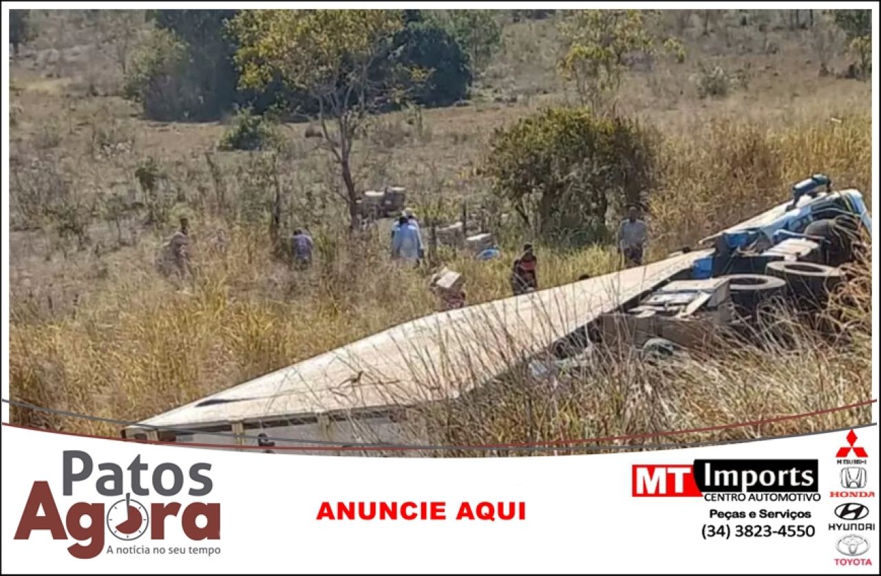Carreta carregada com carne tomba na BR-040 e população saqueia carga em João Pinheiro