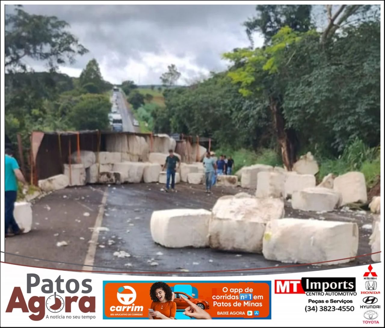 Tombamento de carreta interdita BR-354 entre Lagoa Formosa e Carmo do Paranaíba