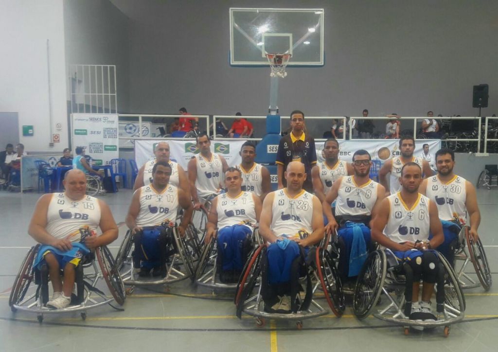 Equipe de basquete de Patos de Minas participa de campeonato no estado de Goiás 
