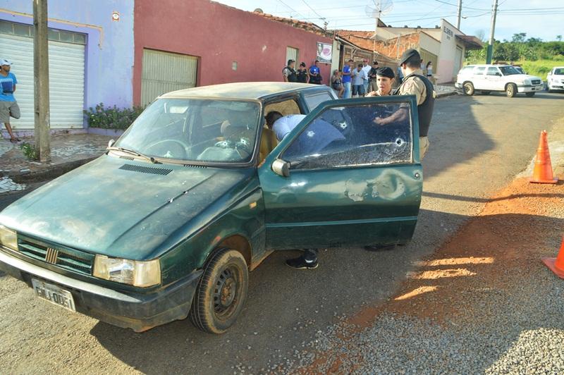 Casal é baleado dentro de carro no Alto Colina e primeiro homicídio de 2015 é registrado em Patos de Minas.