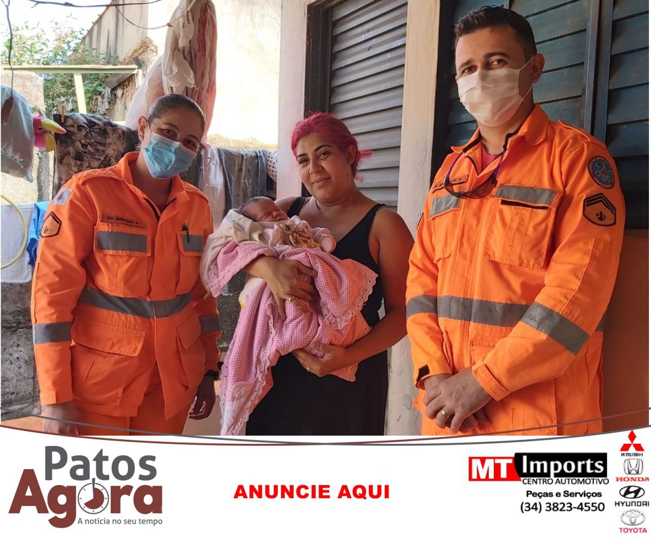 Mãe e recém nascida recebem visita de bombeiros que ajudaram no parto, em Patos de Minas