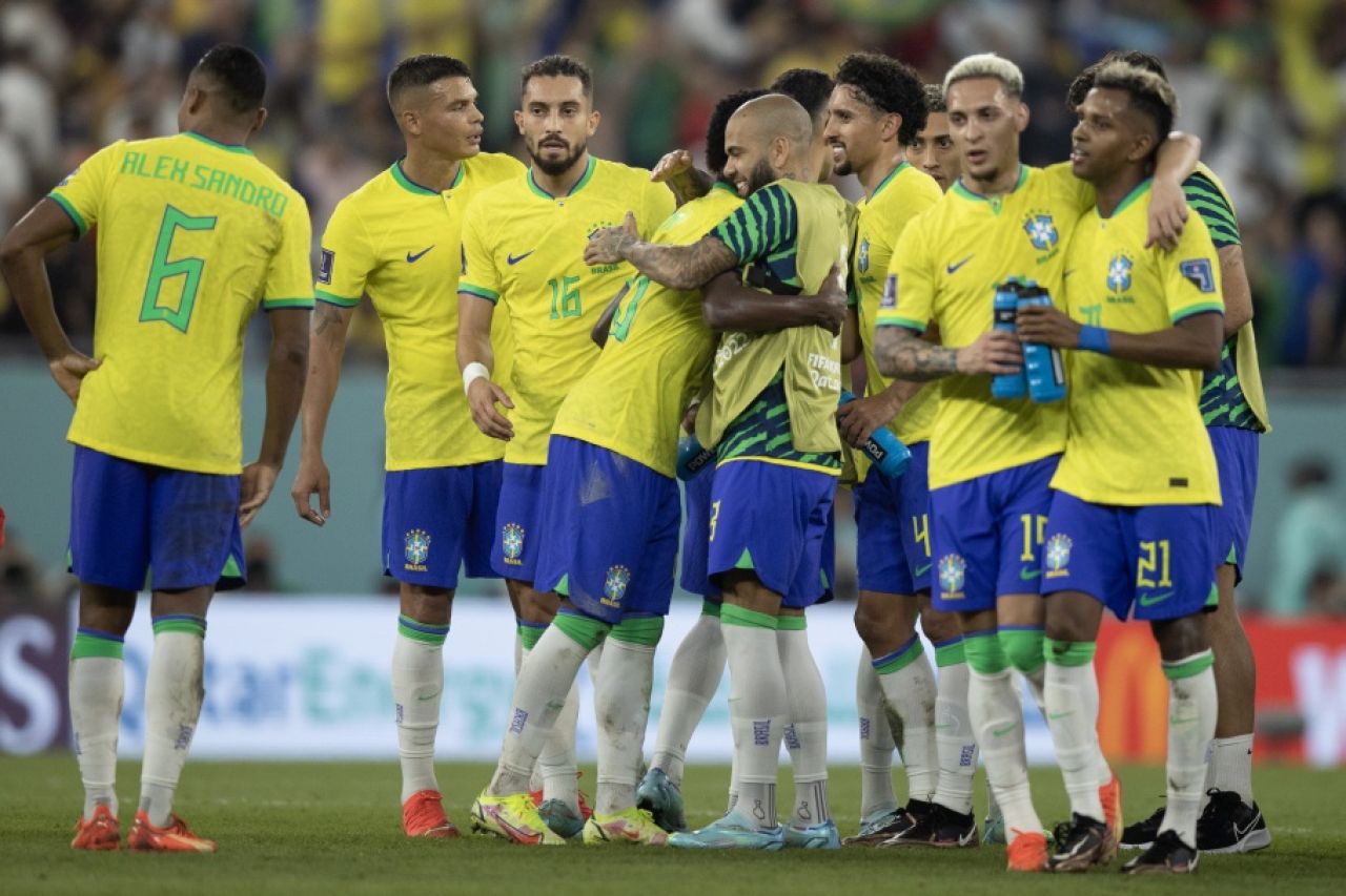 Seleção Brasileira enfrenta Camarões de olho na liderança do grupo G