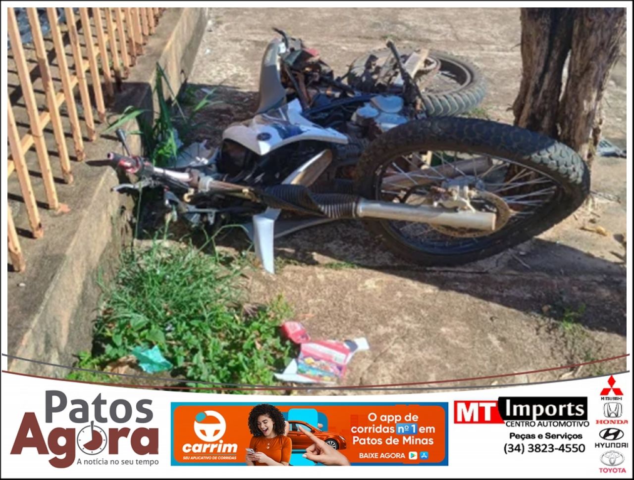 Motociclista fica gravemente ferido após avançar parada obrigatória e colidir com caminhonete