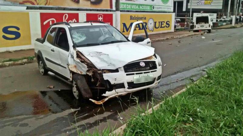 Acidente entre dois veículos deixa vítima fatal na Rua Major Gote 