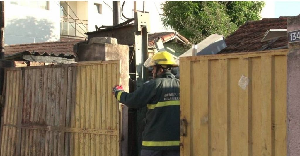 Máquina de reciclagem pega fogo no Centro de Patos de Minas