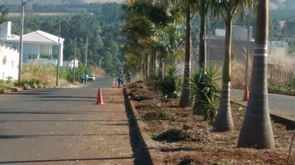 Quatro bairros de Patos de Minas recebem serviços de infraestrutura nesta quinta-feira 