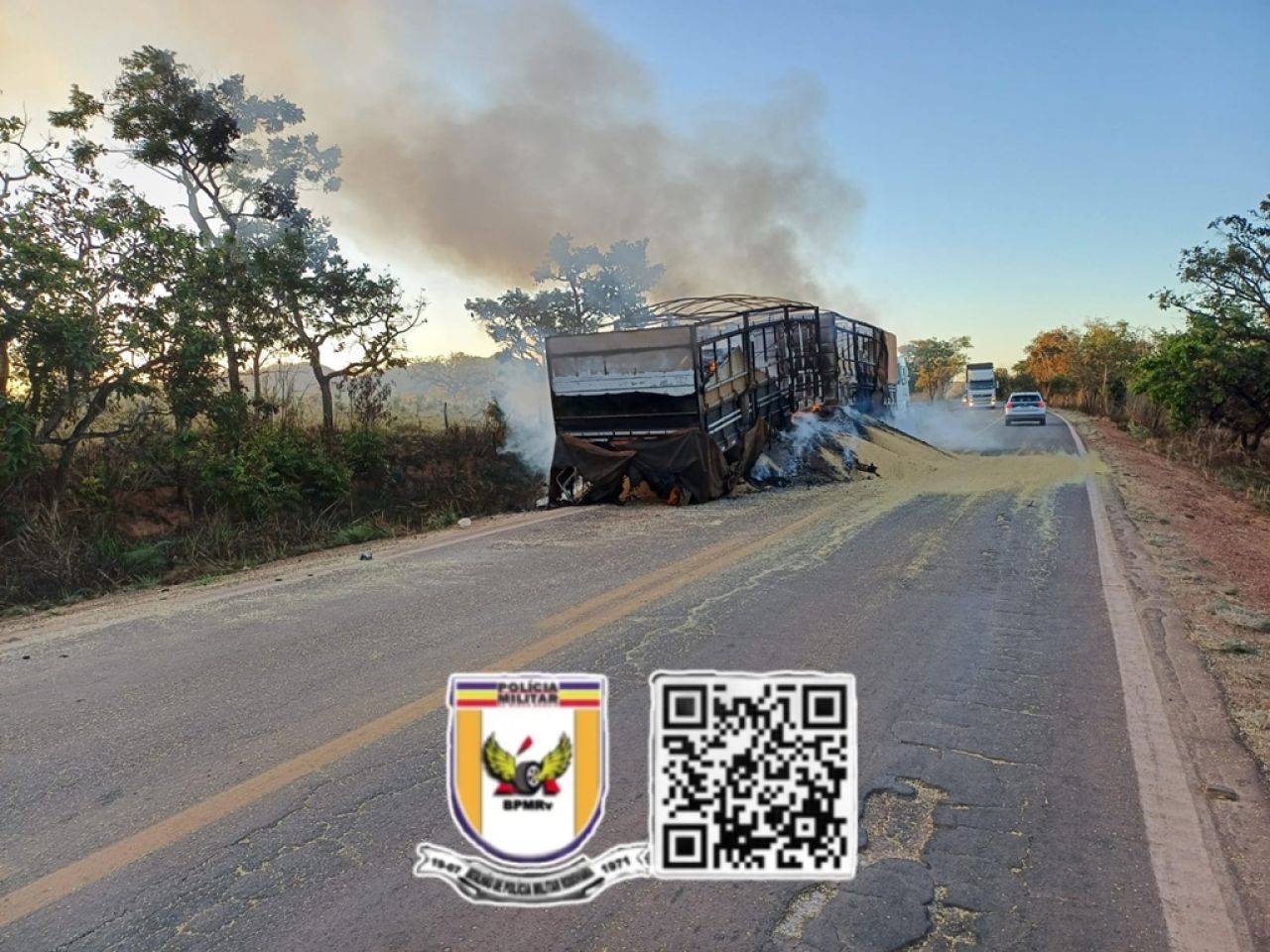 Carreta carregada com 34 toneladas de soja pega fogo na rodovia LMG-628