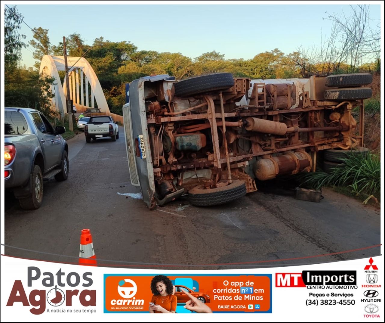 Bombeiros contêm vazamento de óleo após caminhão de entulho tombar perto da ponte do Arco