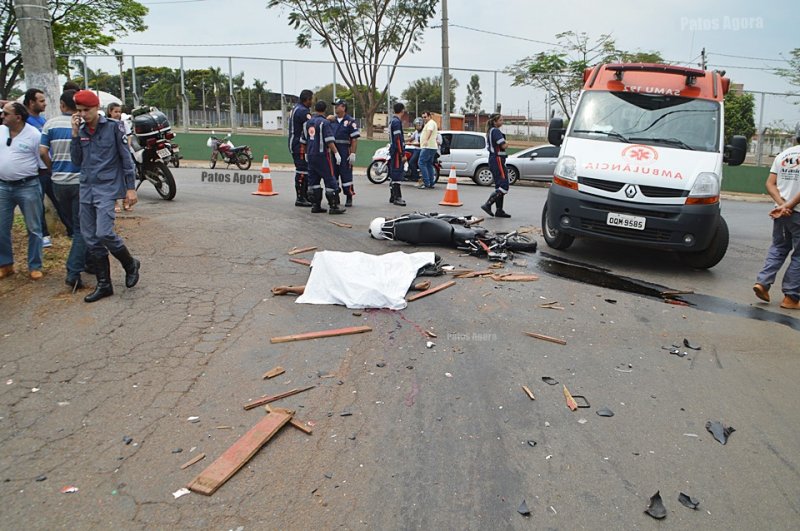 Motociclista morre em grave acidente na Rua Major Gote em frente ao Parque de Exposições