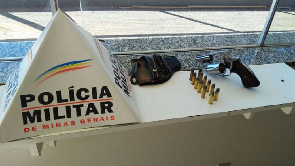Carmo do Paranaíba: Policiais rodoviários prendem motorista por porte ilegal de arma de fogo