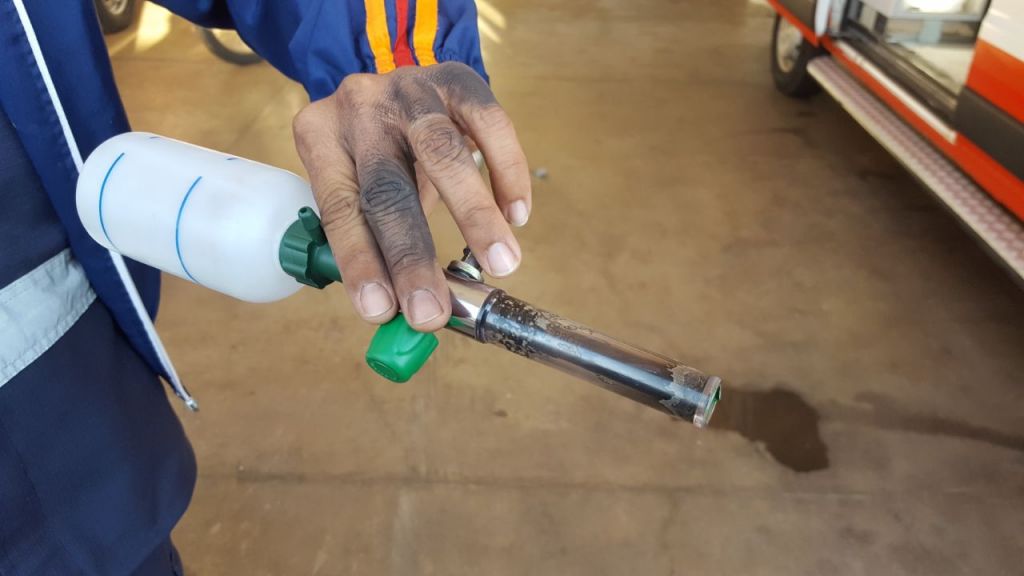 Motorista do SAMU sofre queimaduras após cilindro de oxigênio explodir em sua mão
