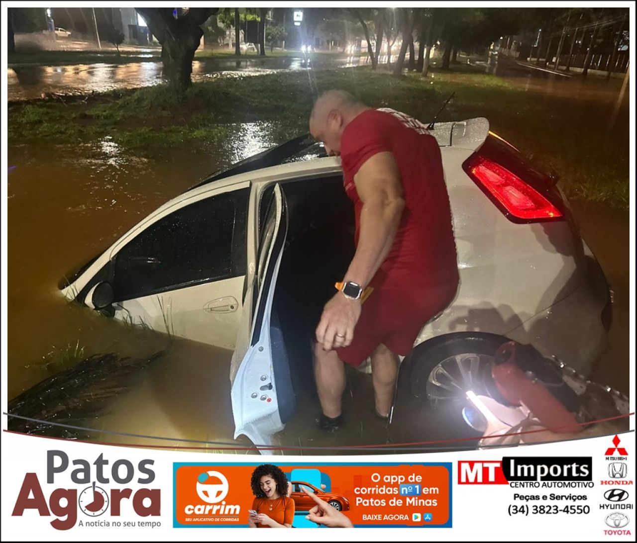 Veículos ilhados e resgates marcam noite de chuva forte na virada do ano em Patos de Minas