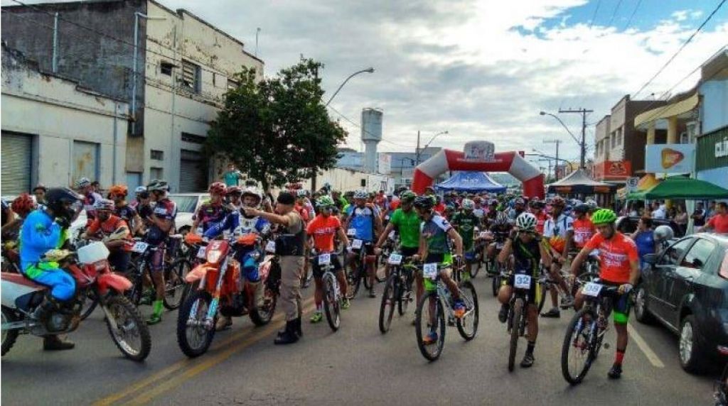 Competição de mountain bike reúne 160 atletas em Patos de Minas