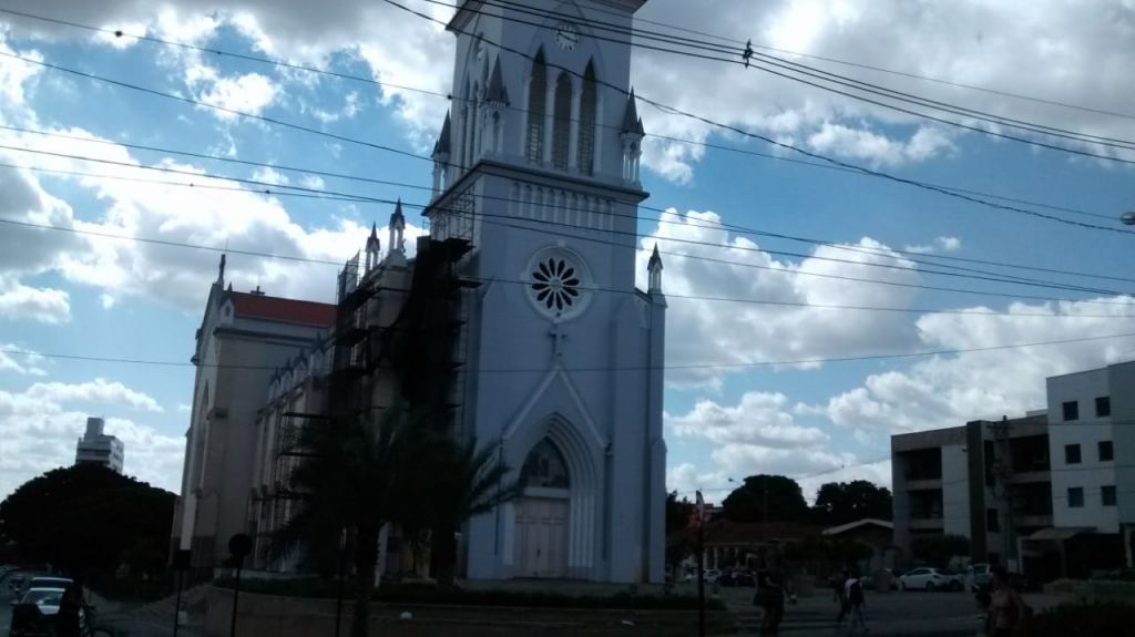 Indivíduos danificam e furtam luminárias da Catedral de Santo Antônio
