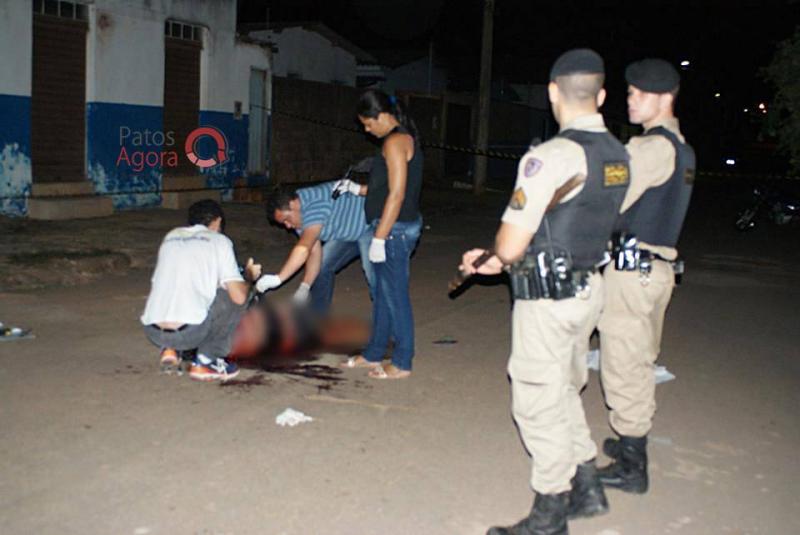 Mulher é morta com golpe de facão por causa de beijo em Carmo do Paranaíba