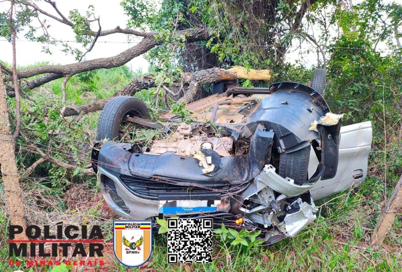 Motorista cochila ao volante e capota veículo na MG-188