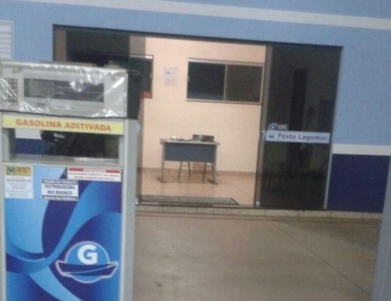 Dupla armada rouba mais de R$ 2 mil de posto de combustível em Presidente Olegário