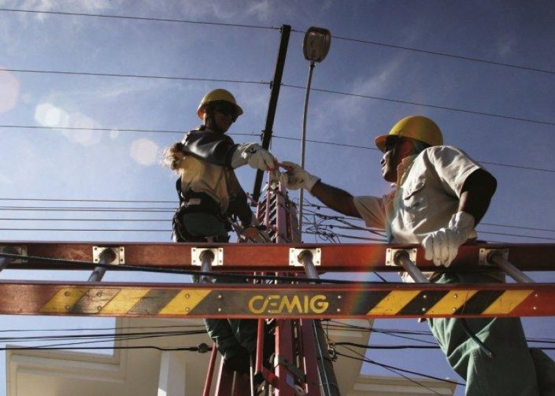 Rede elétrica de Patos de Minas recebe manutenção preventiva