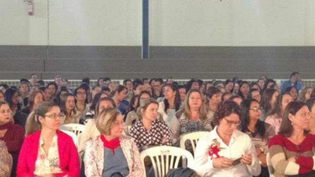  Com grande público, socióloga renomada realiza palestra em Patos de Minas 