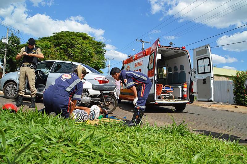 Motociclista inabilitado se envolve em acidente na Avenida Afonso Queiroz