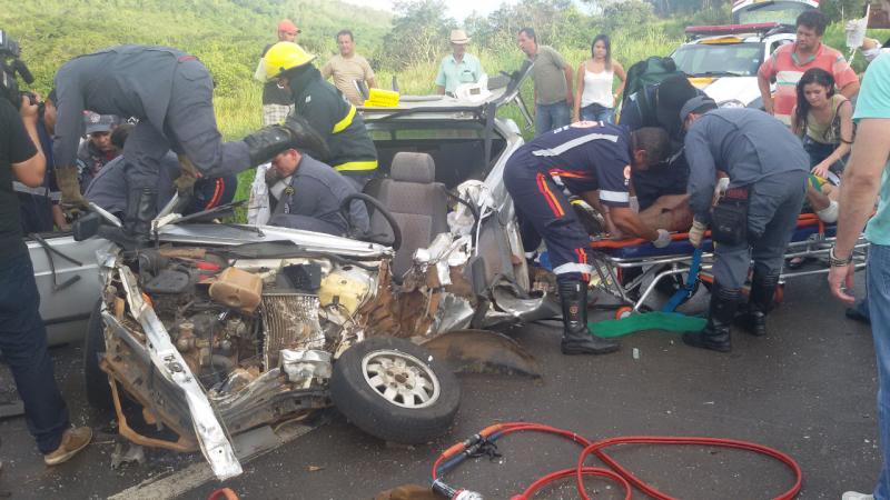Policial e irmã ficam feridos em acidente na MGC-354 próximo de Sertãozinho
