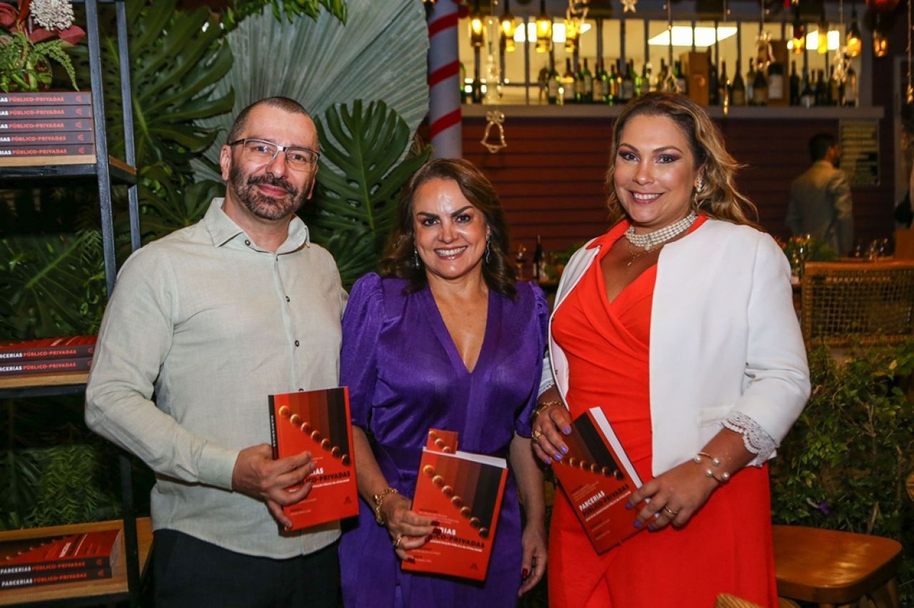 Reitor do UNIPAM e professora do curso de Direito lançam capítulos de livro