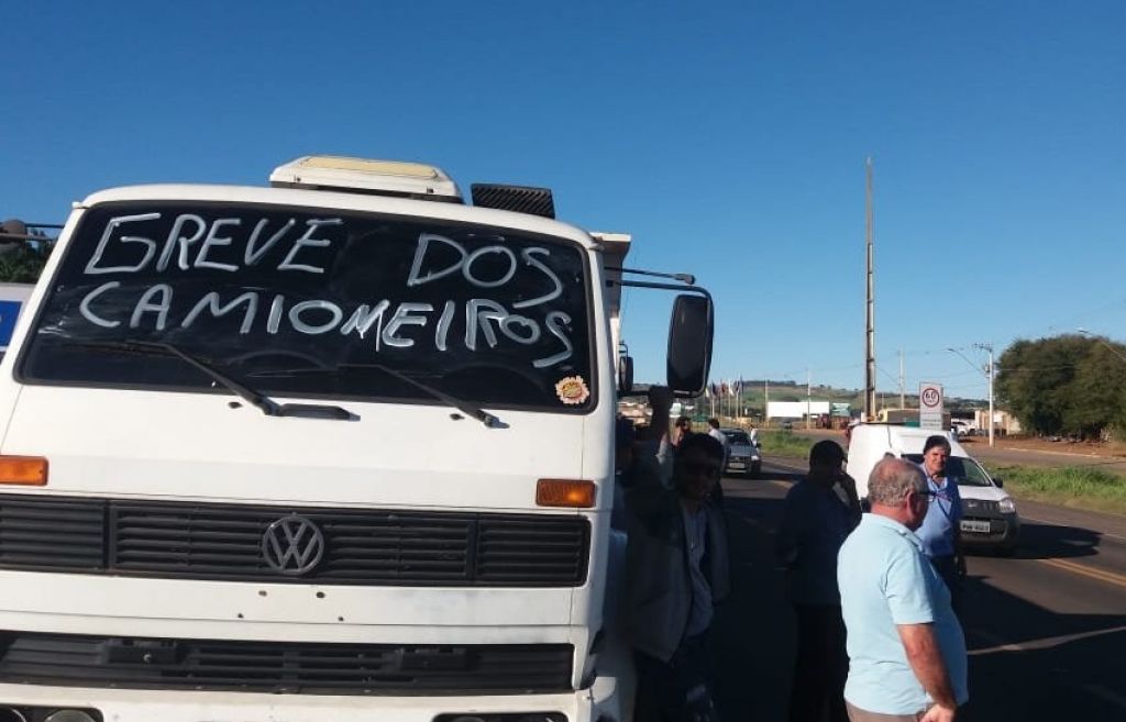 Greve dos caminhoneiros traz prejuízos para as maiores empresas de Patos de Minas