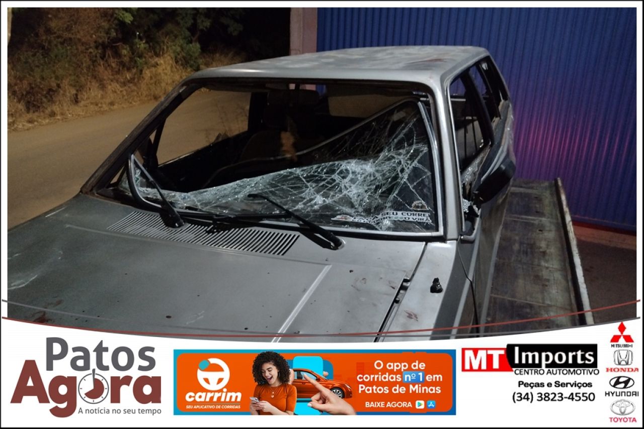 Em momento de fúria, homem destrói o próprio carro após ter veículo apreendido em Carmo do Paranaíba