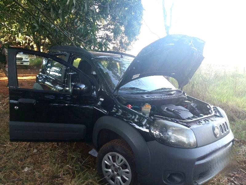 Veículo roubado durante assalto em chácara é localizado