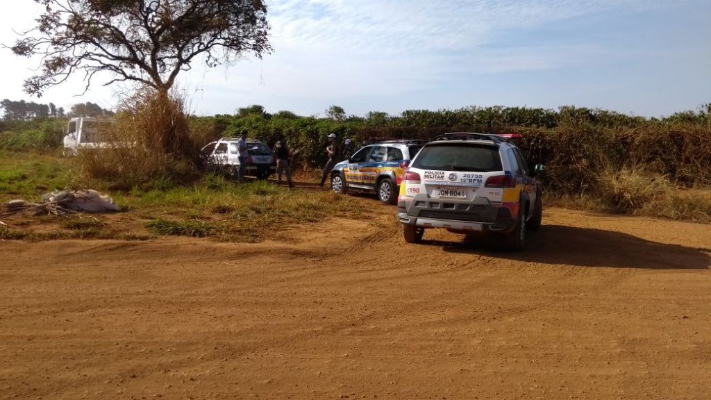 Carro furtado é recuperado pela Polícia Militar próximo de Carmo do Paranaíba