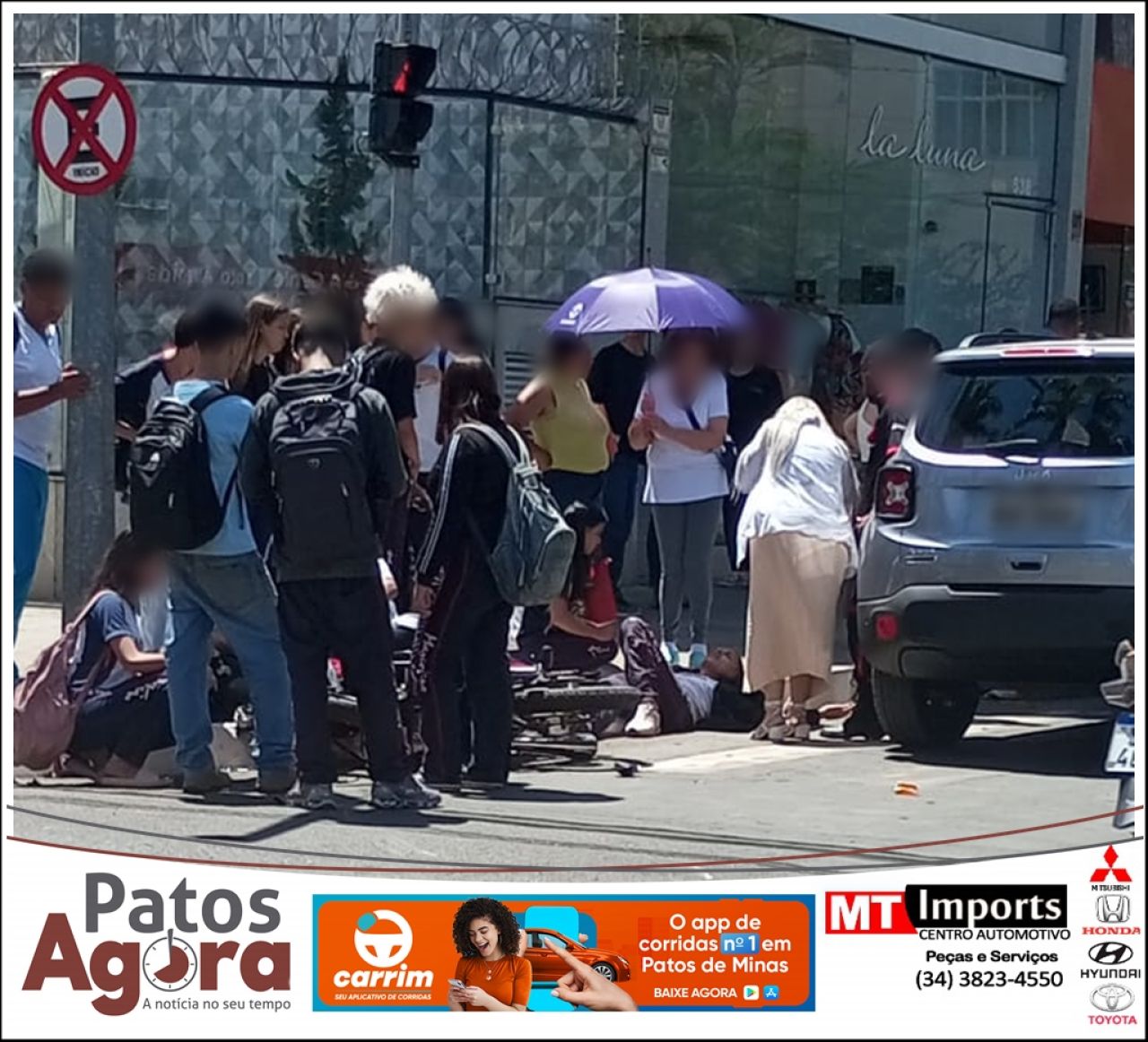 Adolescentes em motocicleta ficam feridos após condutor avançar parada obrigatória no Centro de Patos de Minas