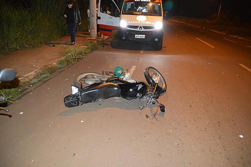 Motociclista morre após bater em poste no prolongamento da Avenida Fátima Porto.