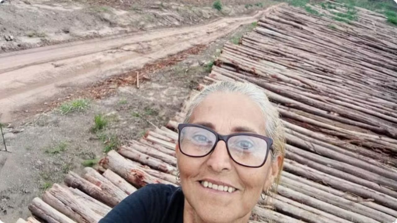 Mulher fica 18 horas atolada no barro no meio do nada em João Pinheiro: 