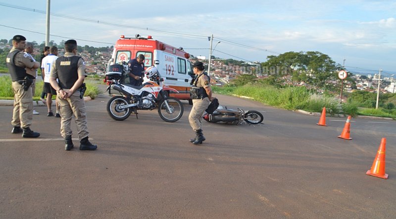 Acidente entre motocicleta e caminhão deixa rapaz gravemente ferido na Av. Fátima Porto