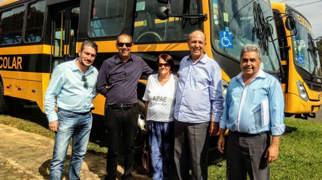 Prefeitura de Patos de Minas, Lagoa Formosa e Carmo do Paranaíba recebem ônibus e ambulâncias