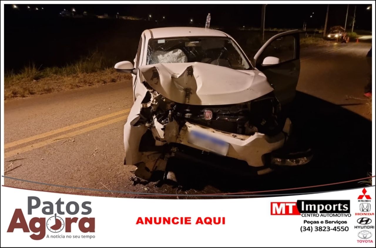 Condutor colide e derruba poste na Av. Afonso Queiroz