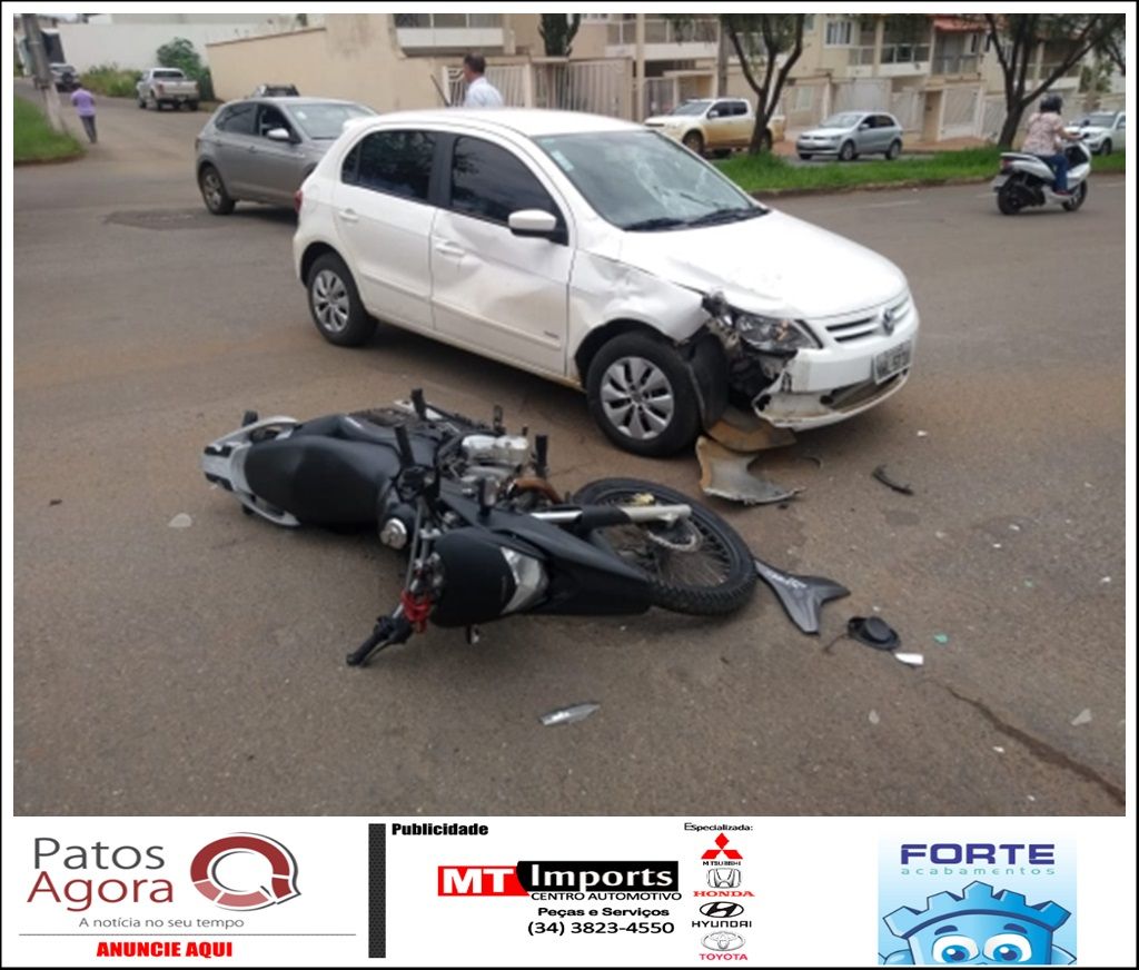 Motociclista sofre fratura na perna ao colidir em carro na Av. Angra dos Reis