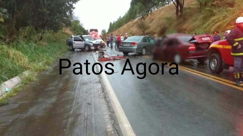 Acidente  grave envolvendo  três veículos com uma vítima fatal na MGC-354 entre Patos de Minas  e Presidente  Olegário.