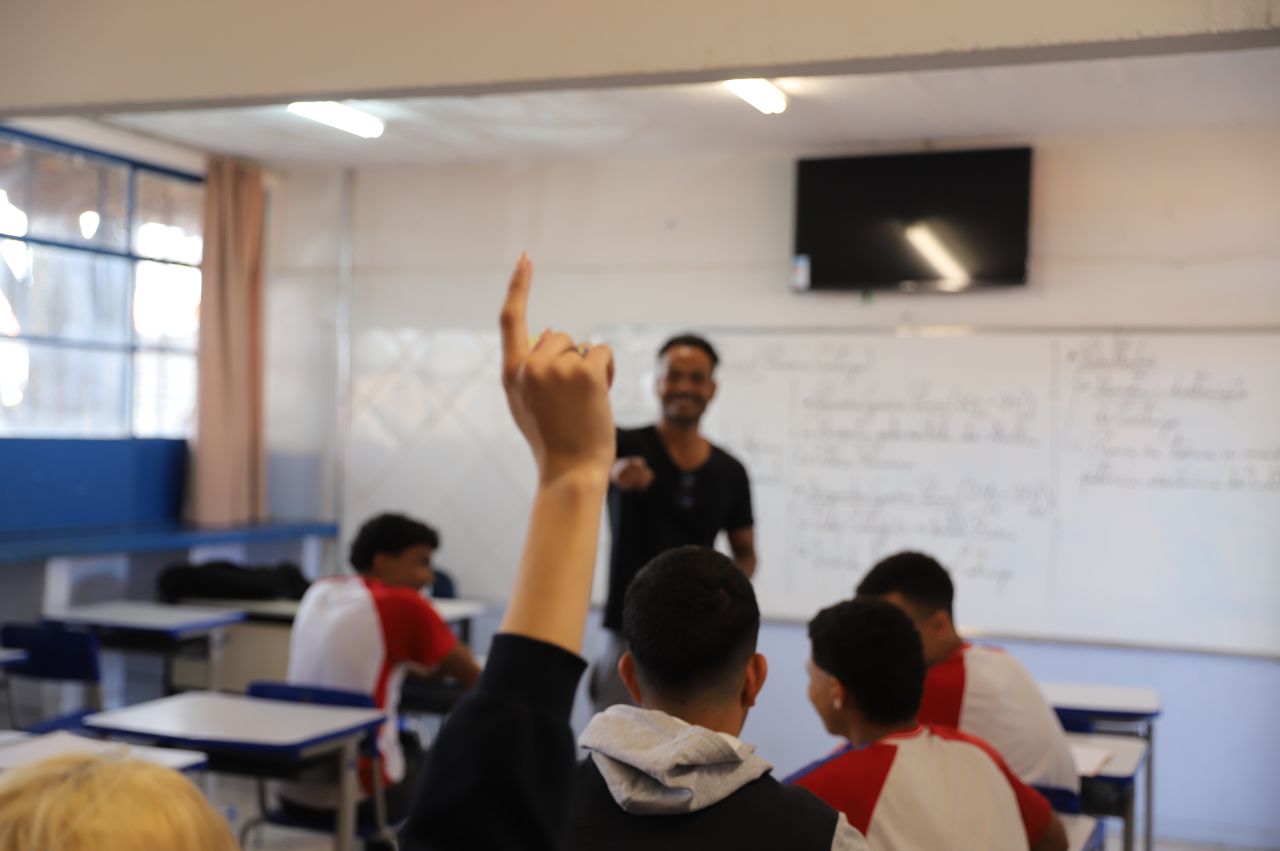 Governo do Estado anuncia 30 escolas estaduais selecionadas no Minas Bilíngue para 2026