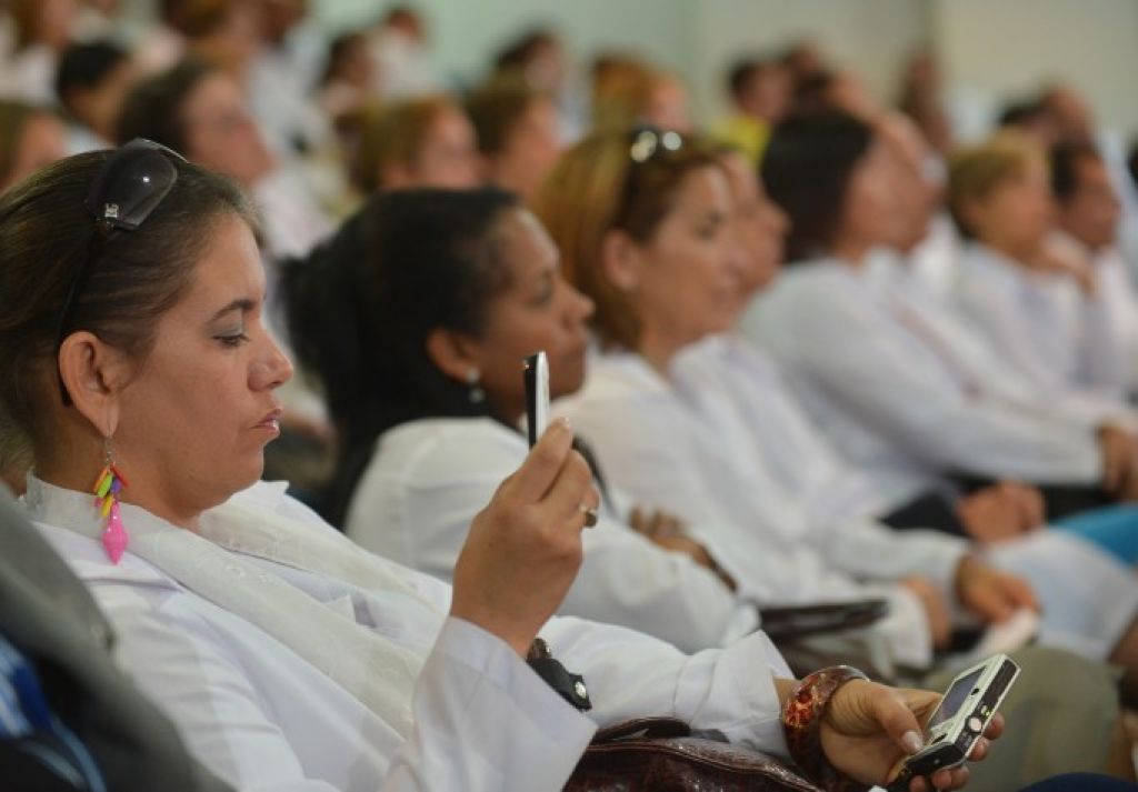 Cuba deixa Mais Médicos por discordar de exigências do governo eleito