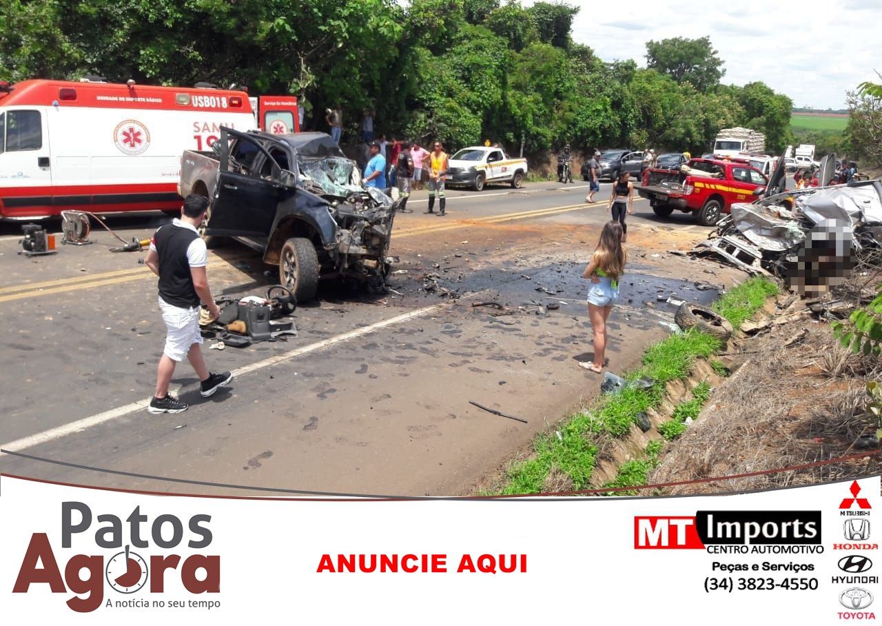 Colisão frontal entre picapes deixa vítima fatal e vários feridos na BR-365