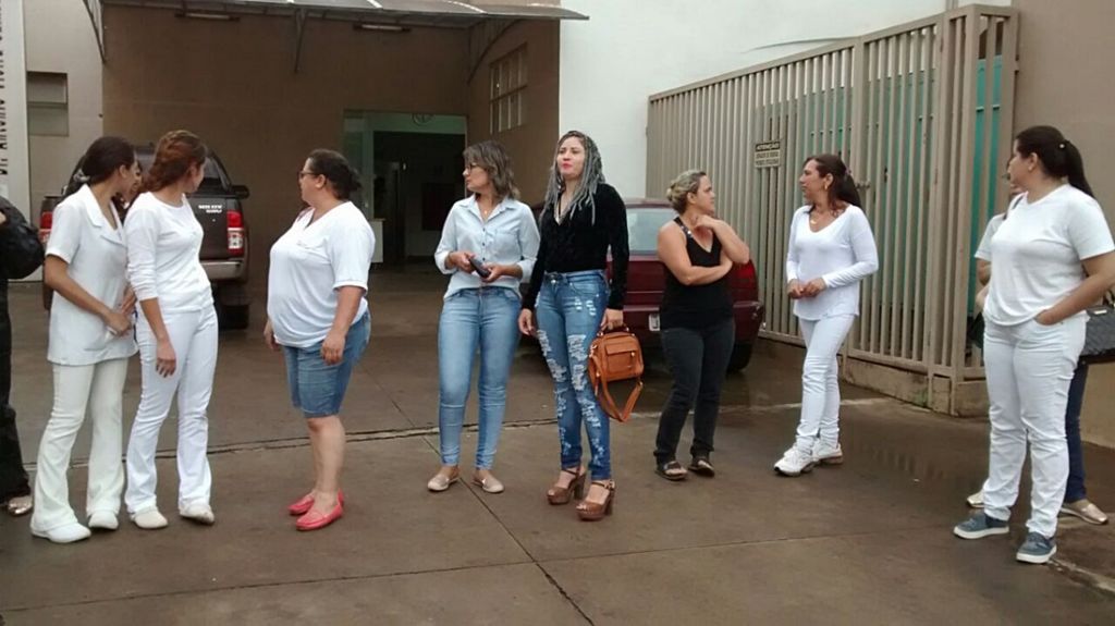 Funcionários com salários atrasados protestam contra novos administradores do Hospital São Lucas