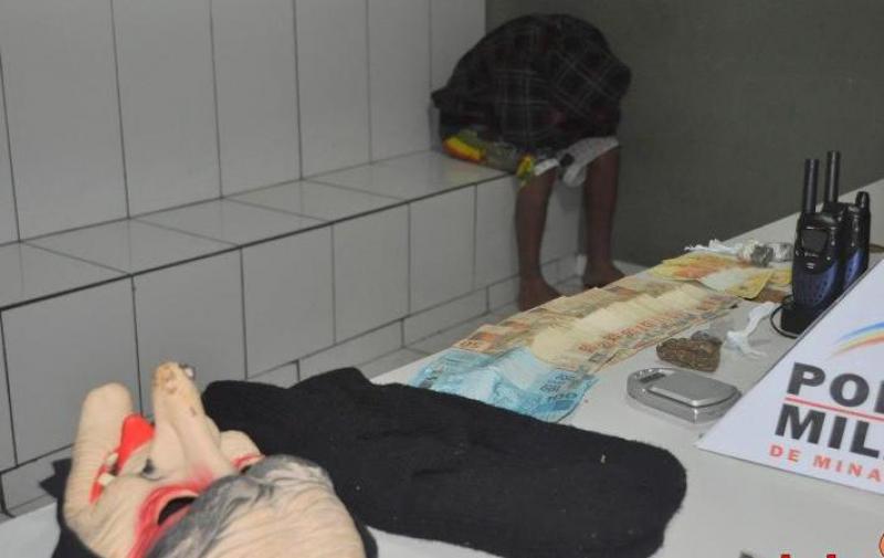 PM recebe denúncias e encontra droga dinheiro e materiais no bairro São José Operário