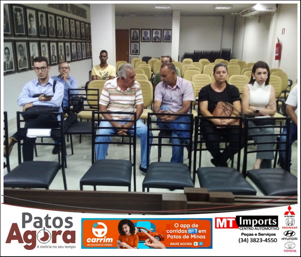Moradores do Campos Elíseos participam de reunião do Codema em busca de solução para a poluição provocada por carvoaria em Patos de Minas