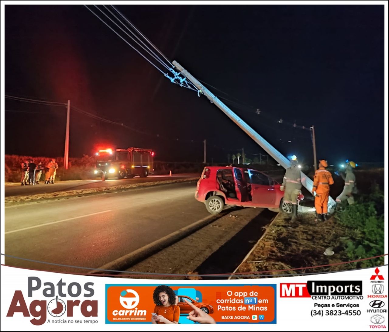 Bombeiros atendem duas colisões contra postes em Patos de Minas