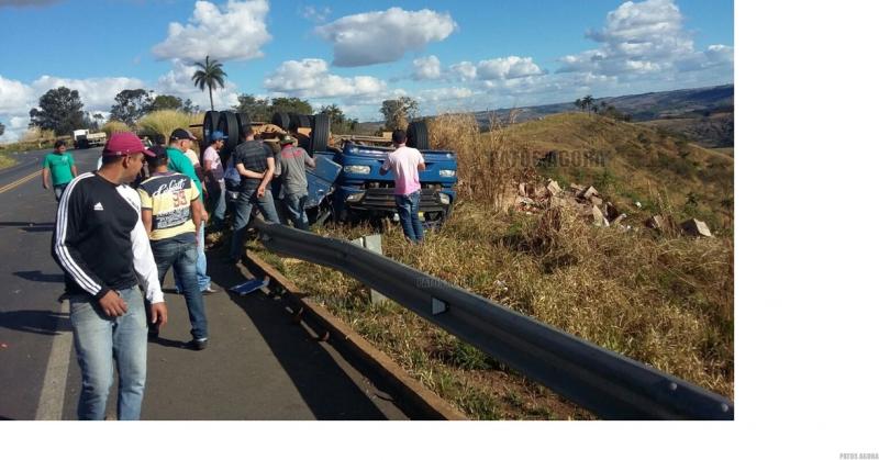 Motorista morre em capotamento na curva do Belvedere na BR-354 próximo de Rio Paranaíba