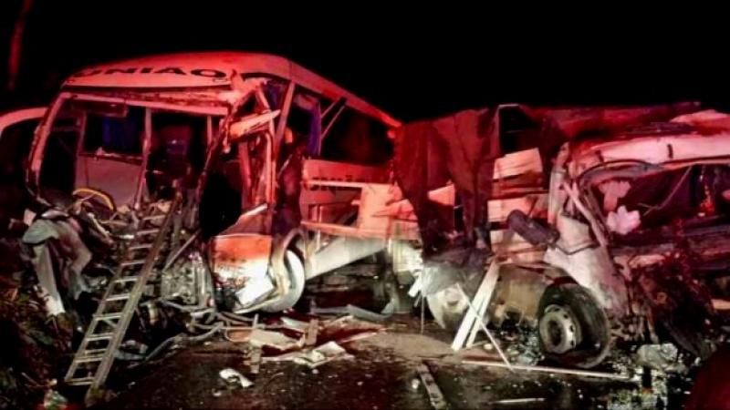 Grave acidente deixa 15 feridos e 4 mortos próximo de Montes Claros 