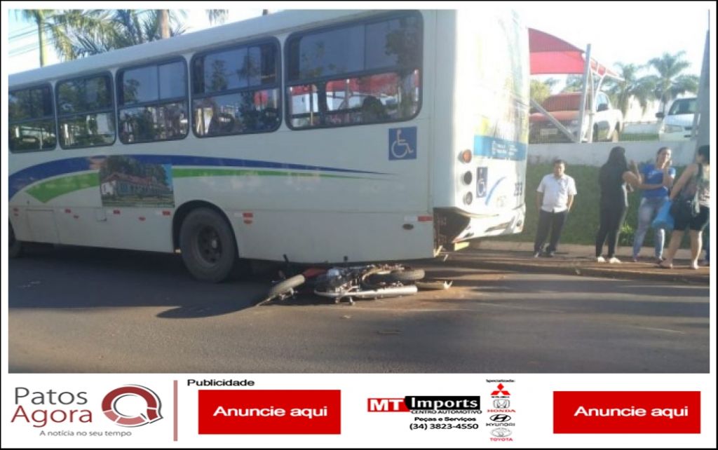 Motociclista é fechado e atinge ônibus na Avenida JK em Patos de Minas